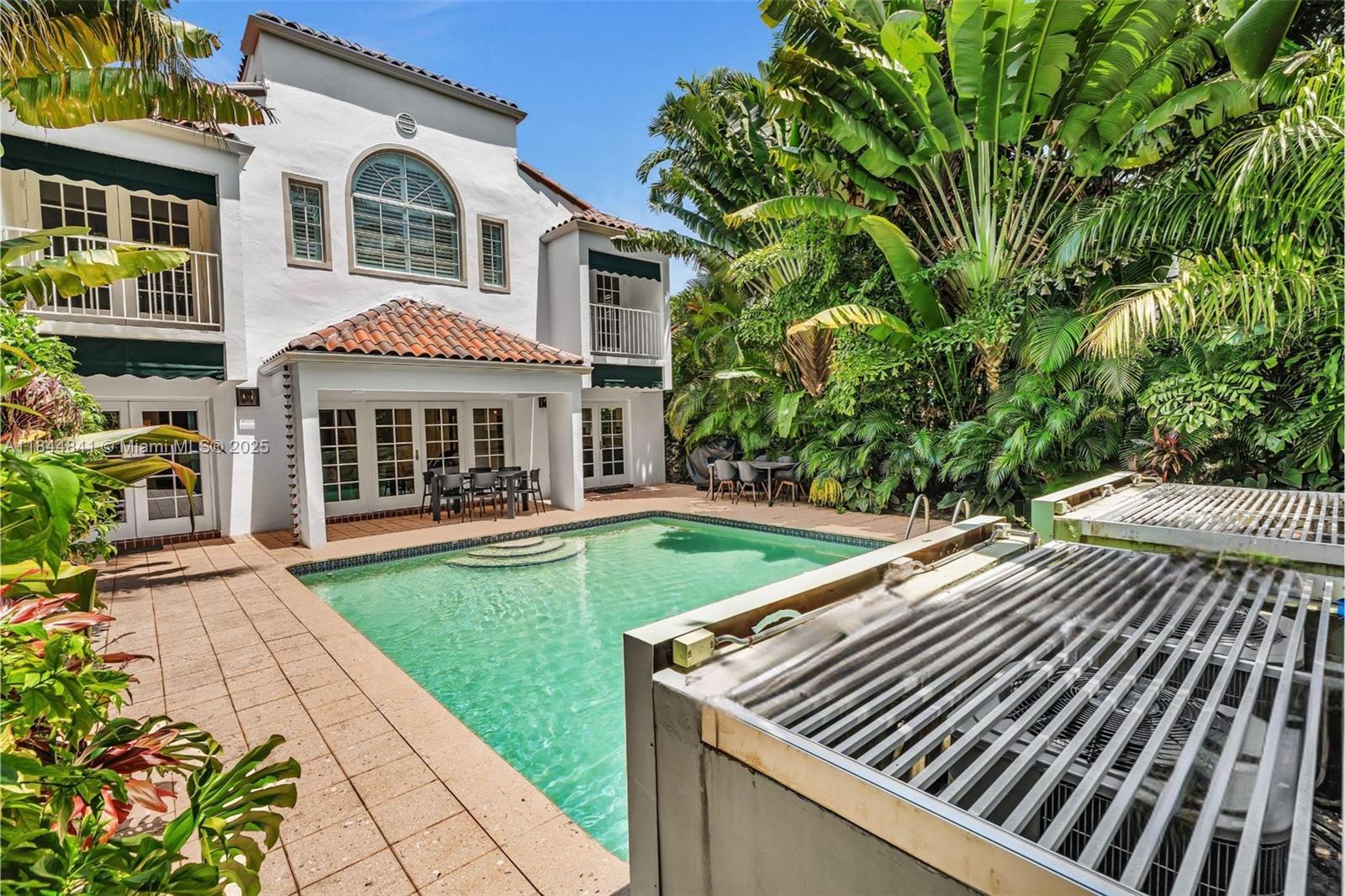 2516 San Domingo St