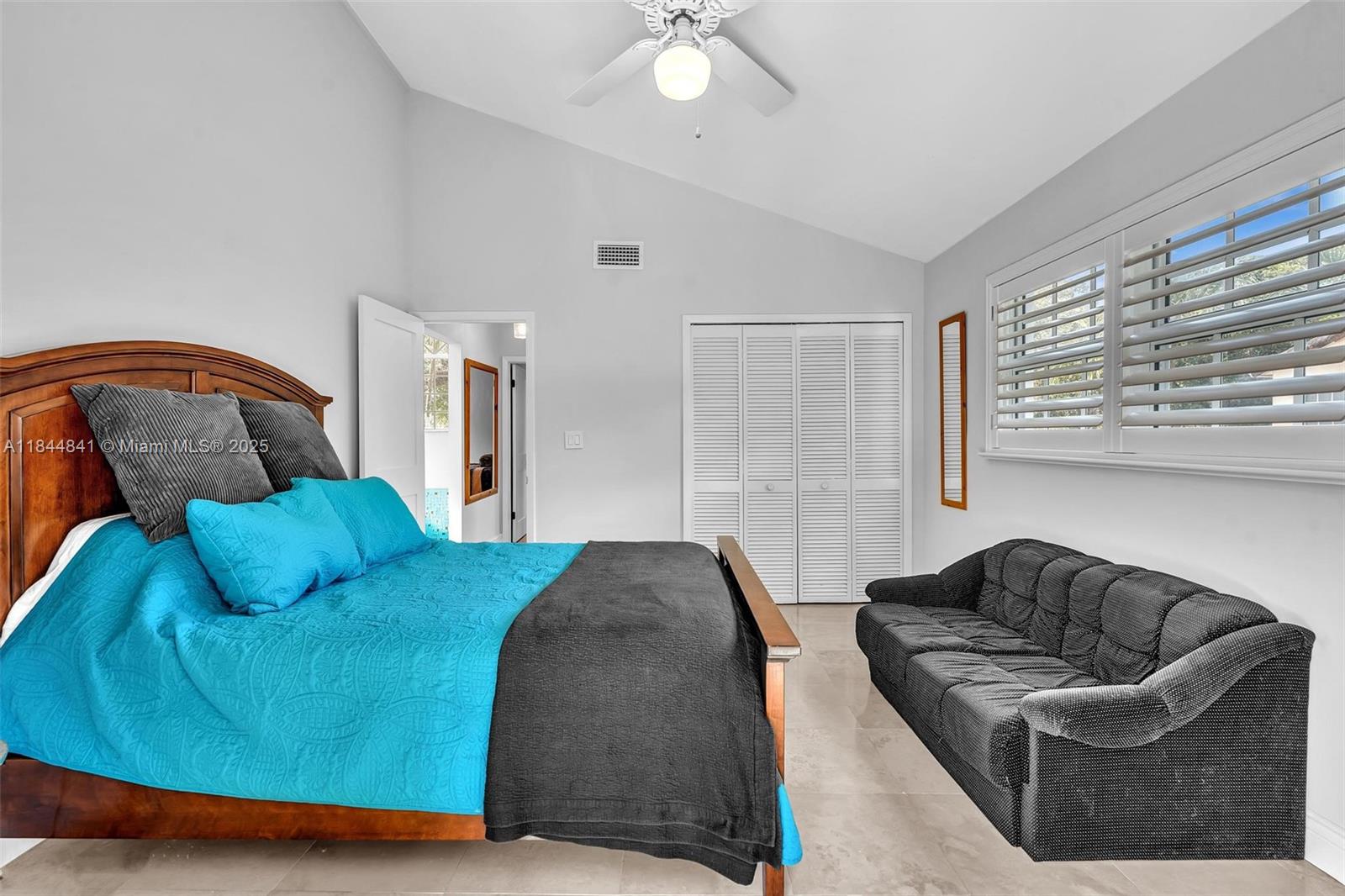 2516 San Domingo St