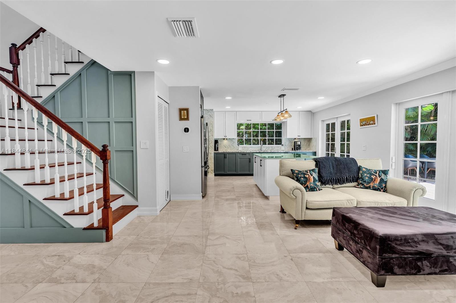 2516 San Domingo St