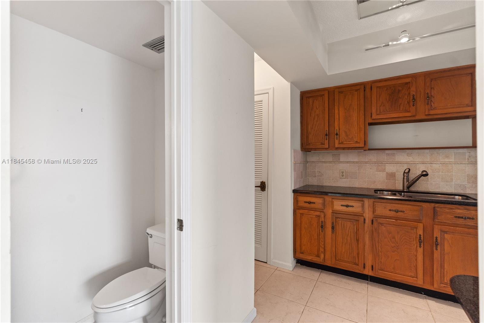 1194 Hillsboro Mile # 33