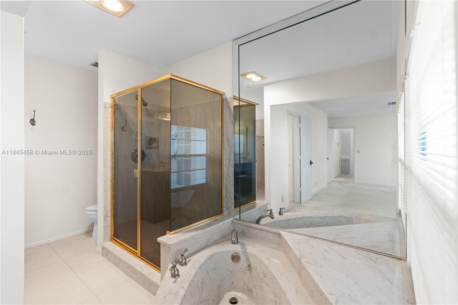 1194 Hillsboro Mile # 33