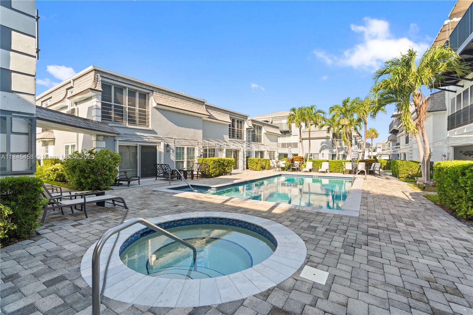 1194 Hillsboro Mile # 33