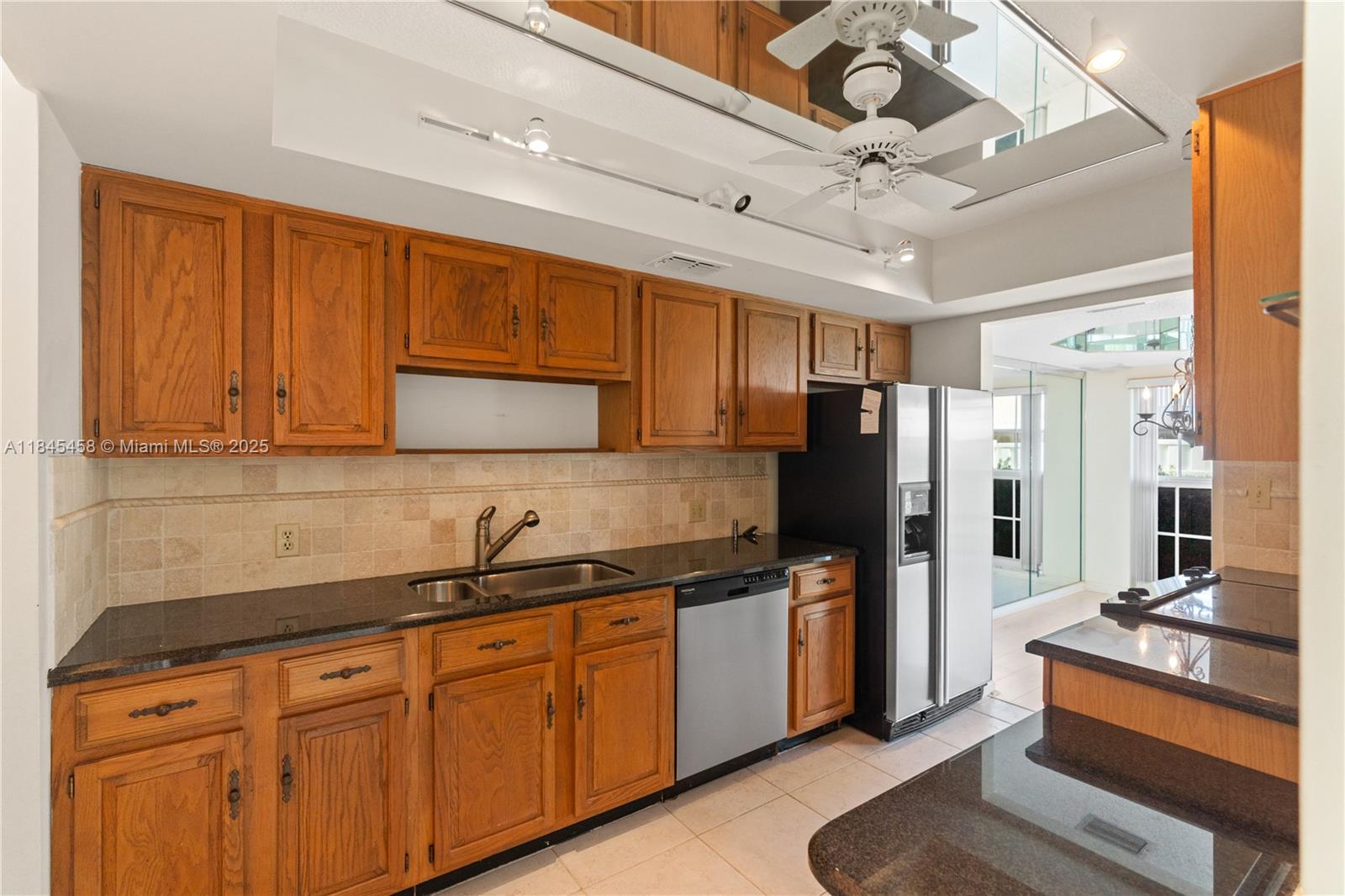 1194 Hillsboro Mile # 33