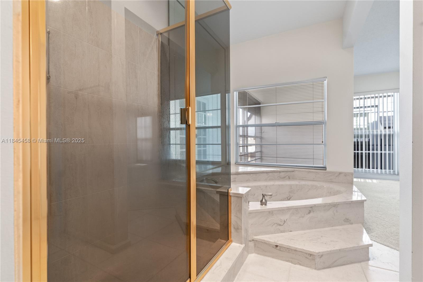 1194 Hillsboro Mile # 33