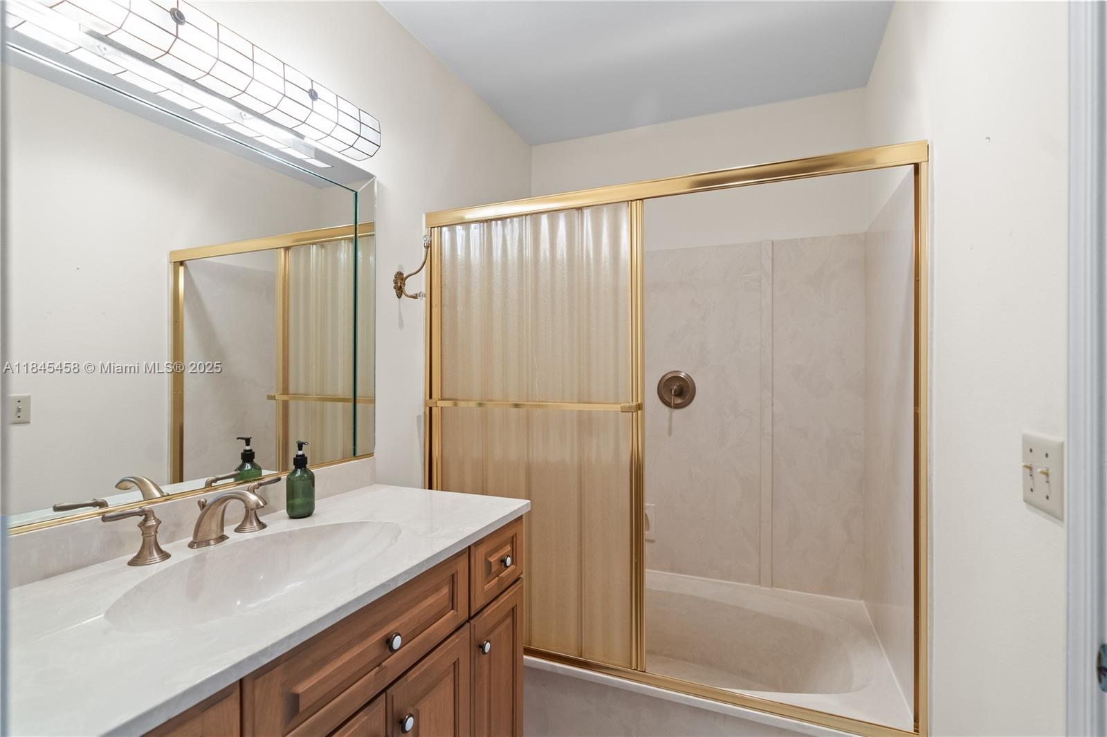 1194 Hillsboro Mile # 33