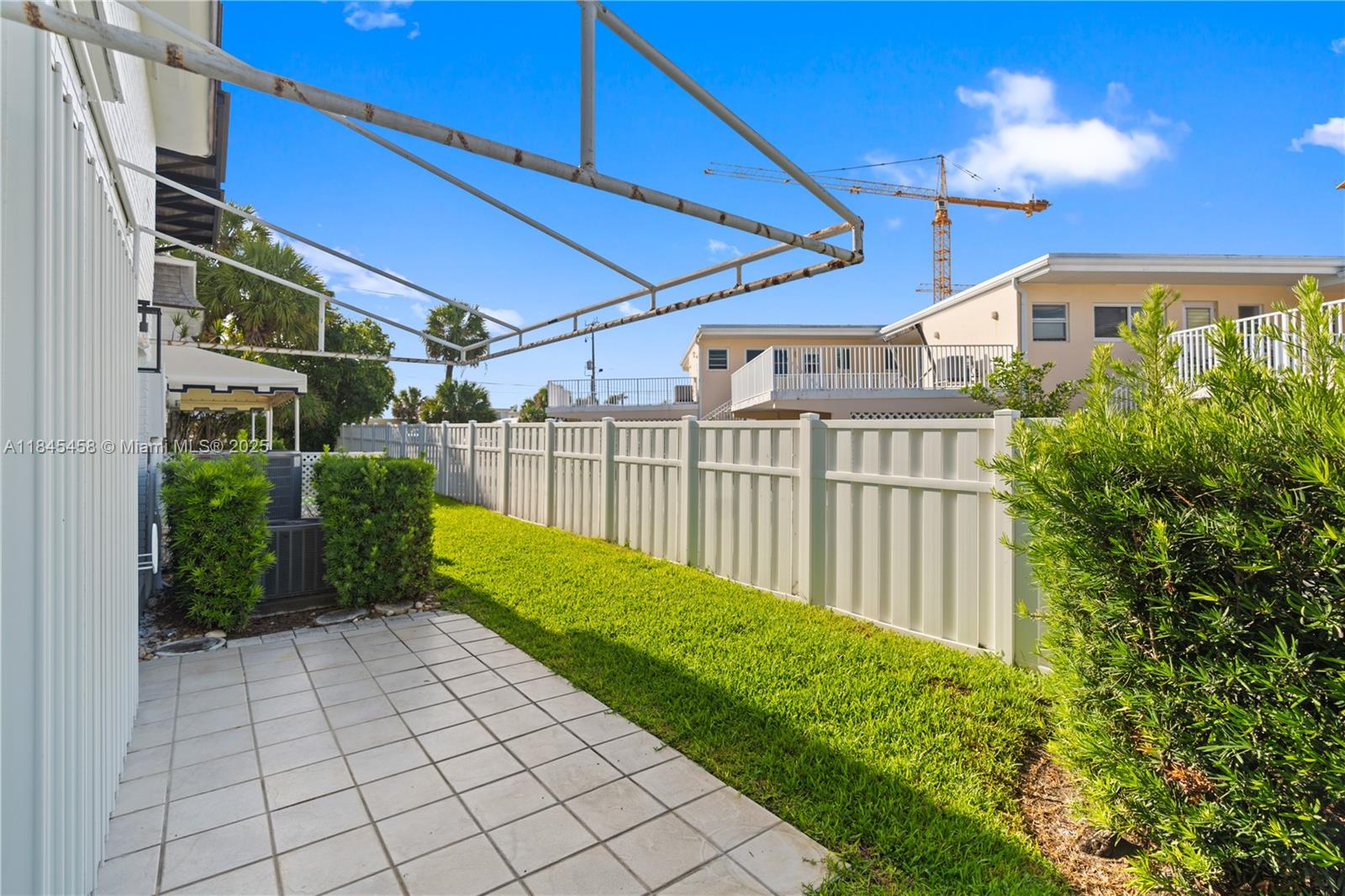 1194 Hillsboro Mile # 33