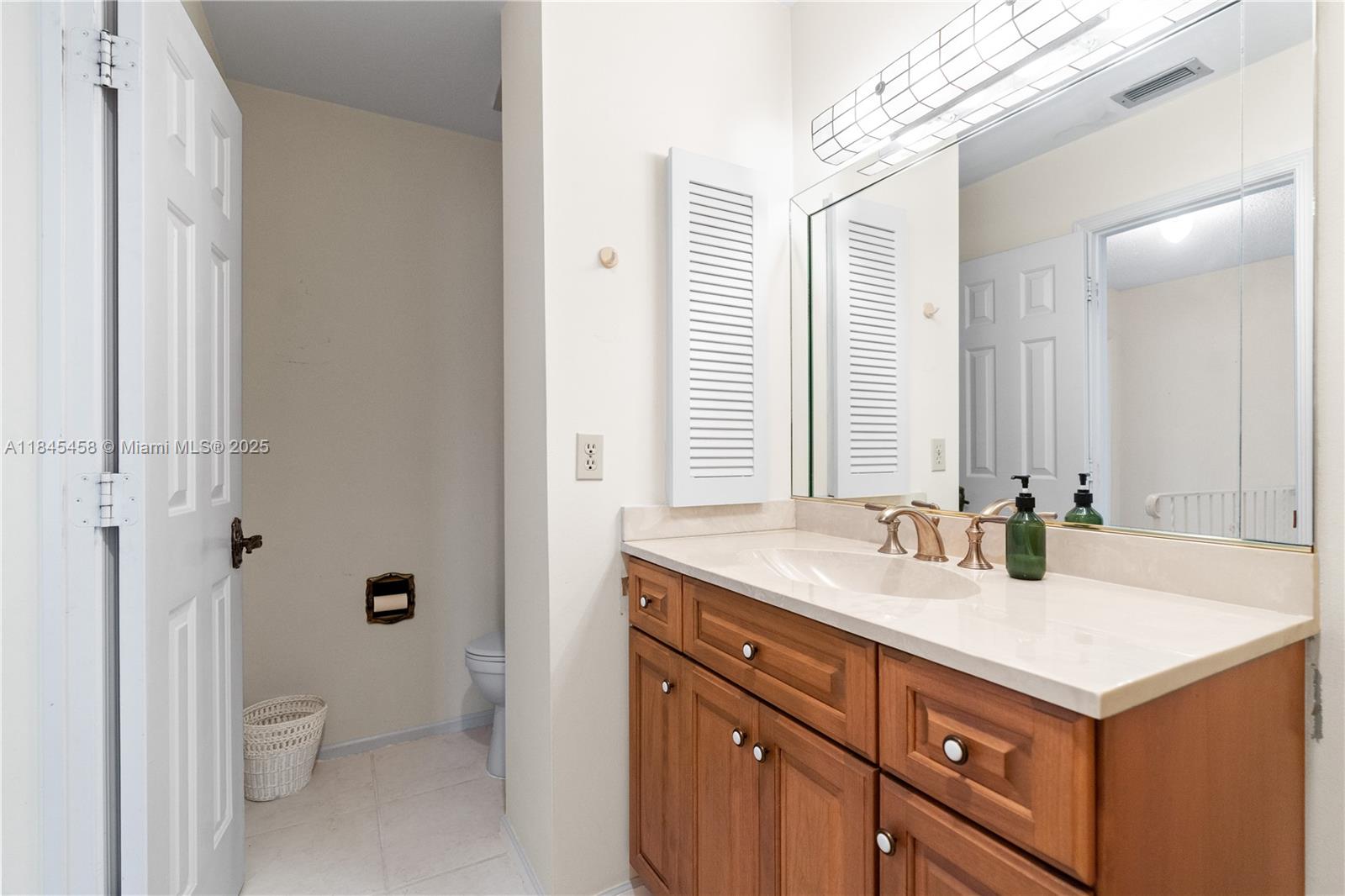 1194 Hillsboro Mile # 33