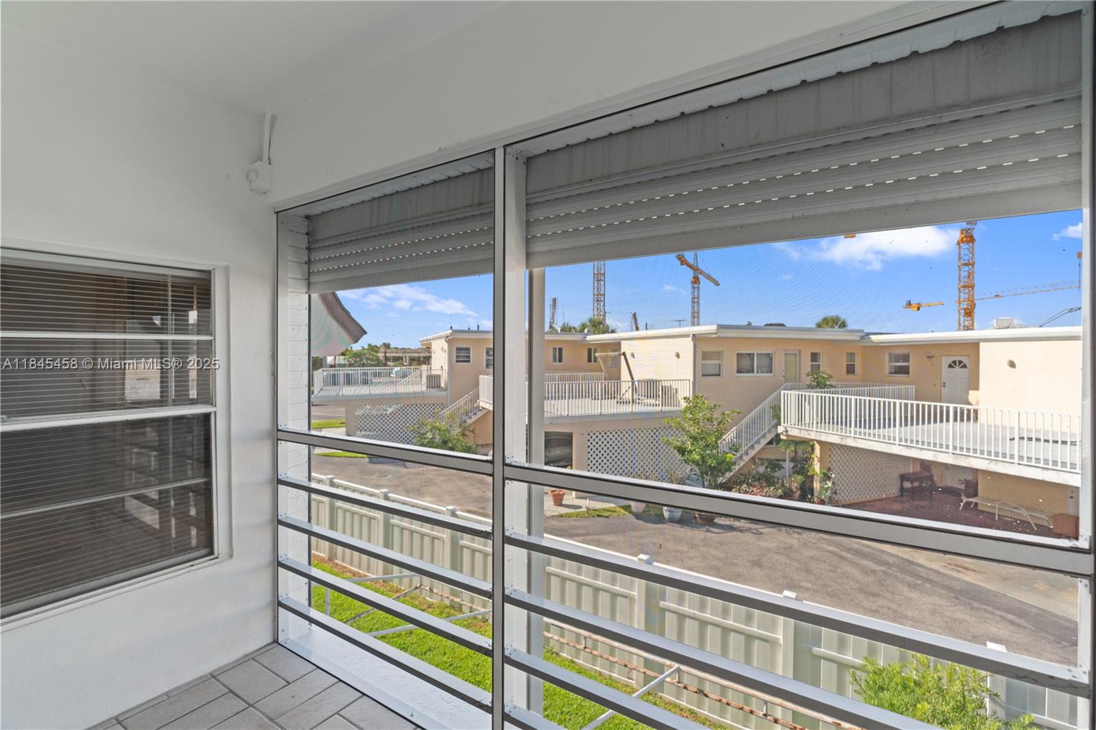 1194 Hillsboro Mile # 33