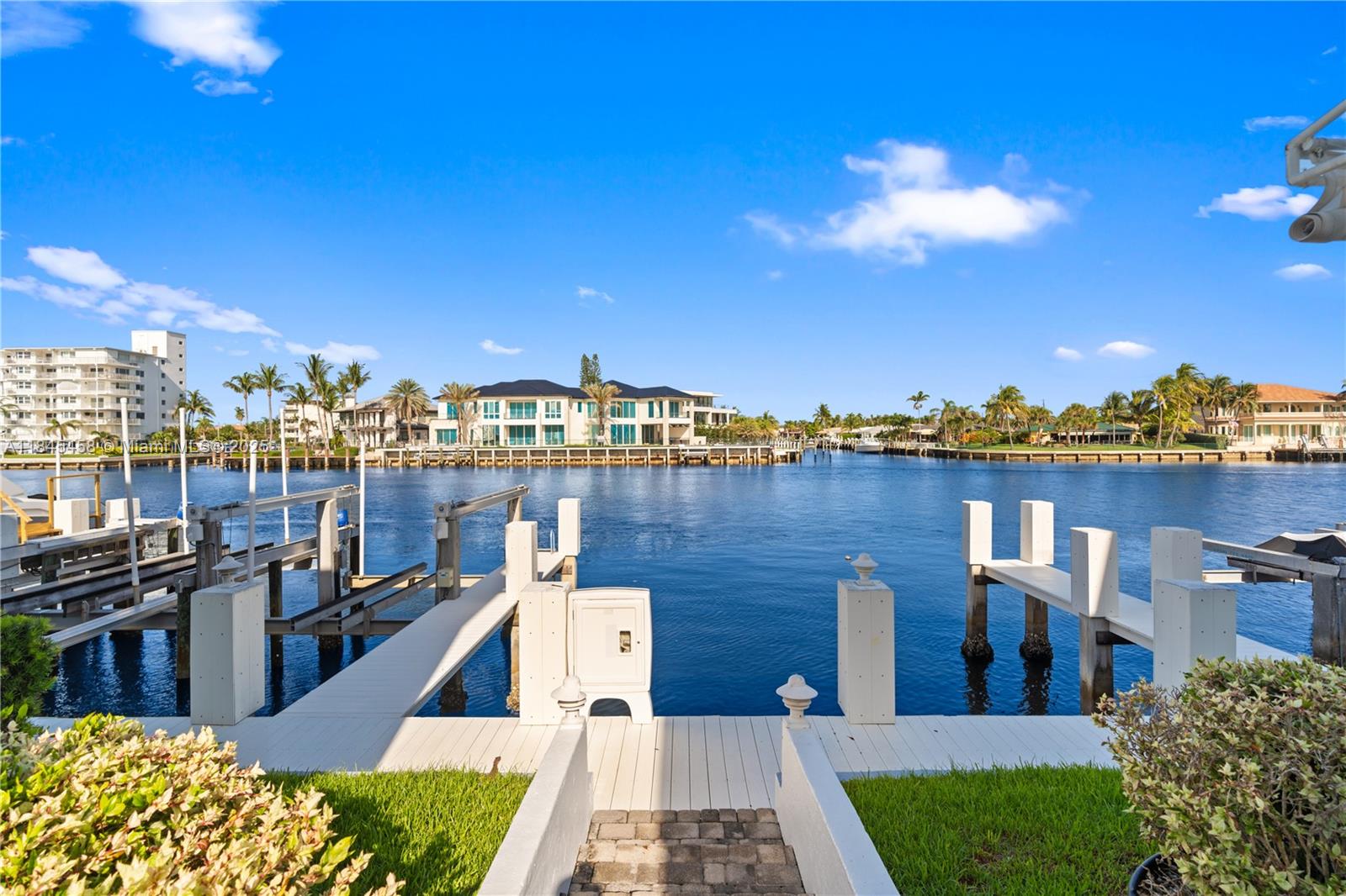 1194 Hillsboro Mile # 33