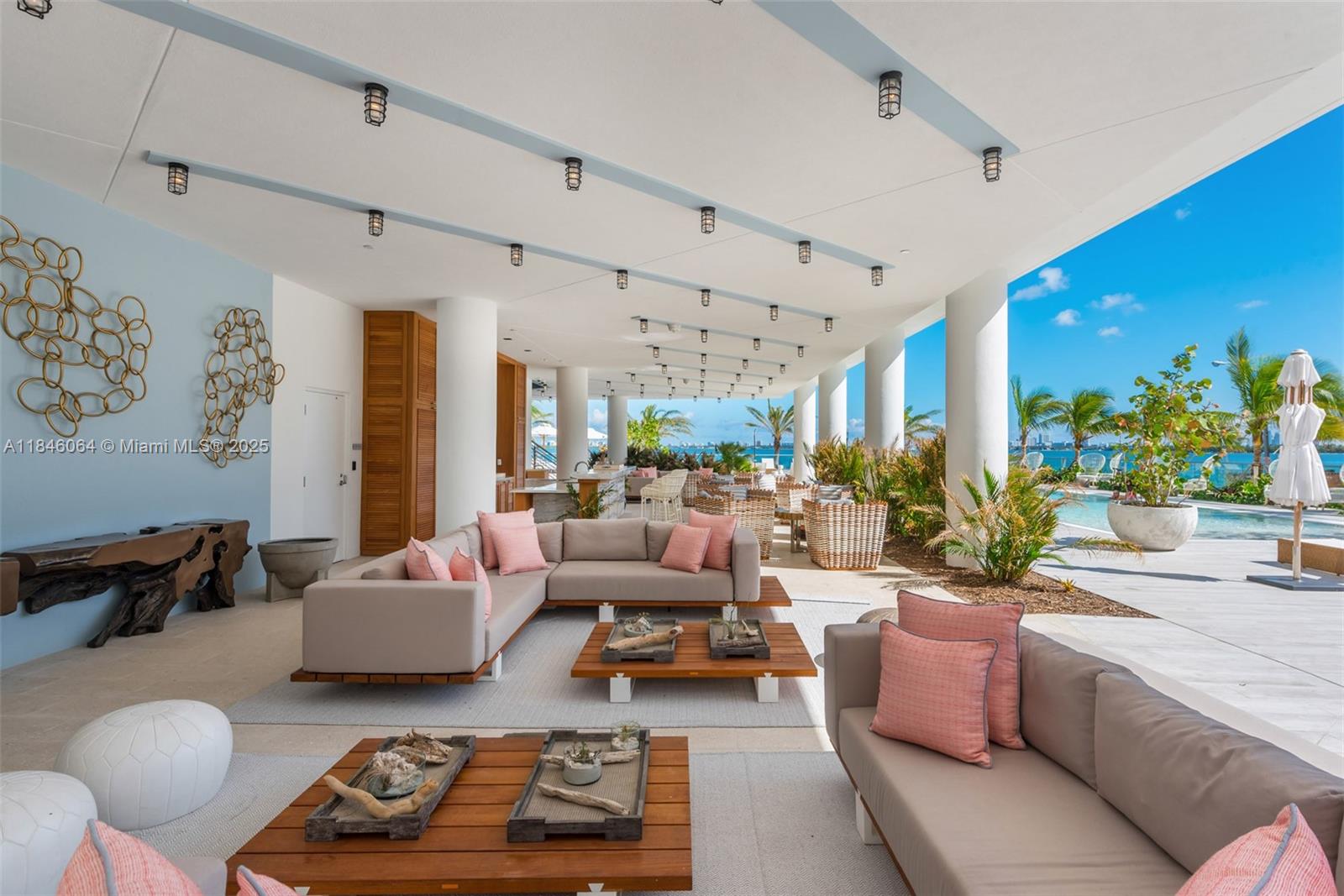 2900 NE 7th Ave # 3903