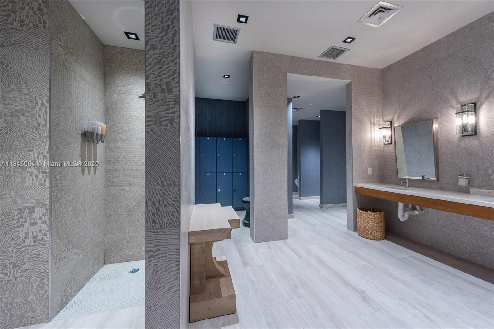 2900 NE 7th Ave # 3903