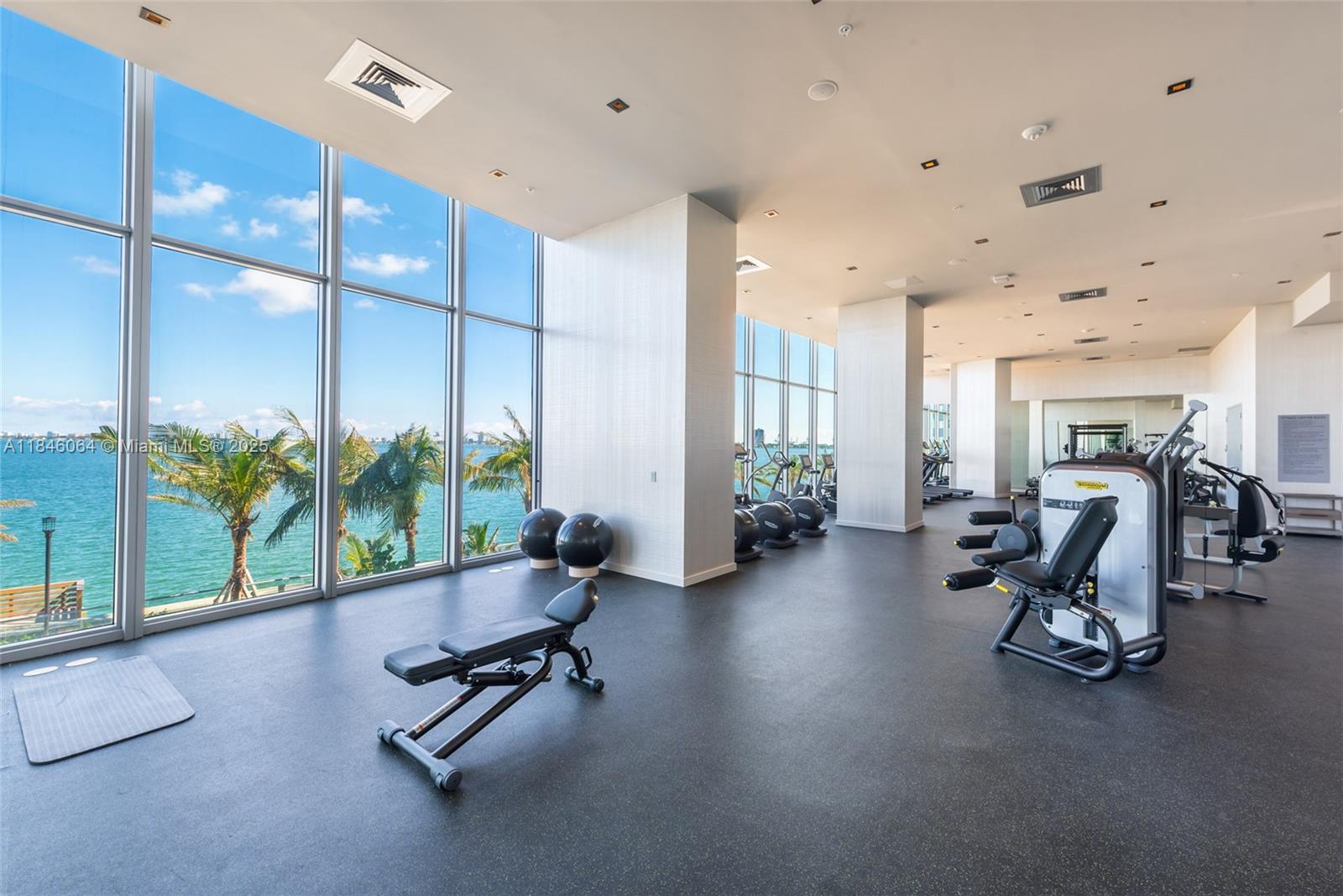 2900 NE 7th Ave # 3903