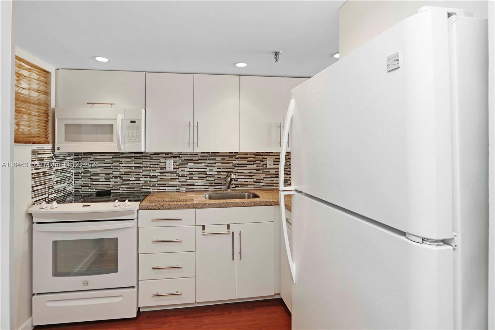 6830 Indian Creek Dr # 1B