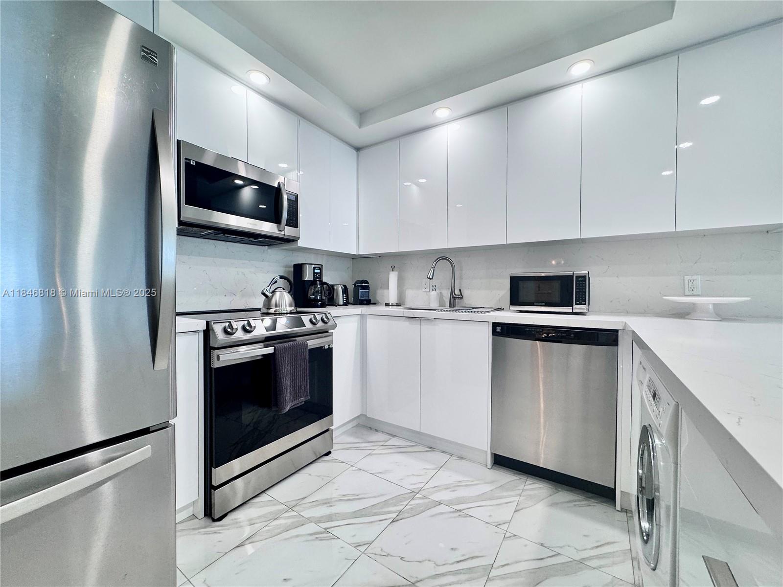 2851 NE 183rd St # 1508E