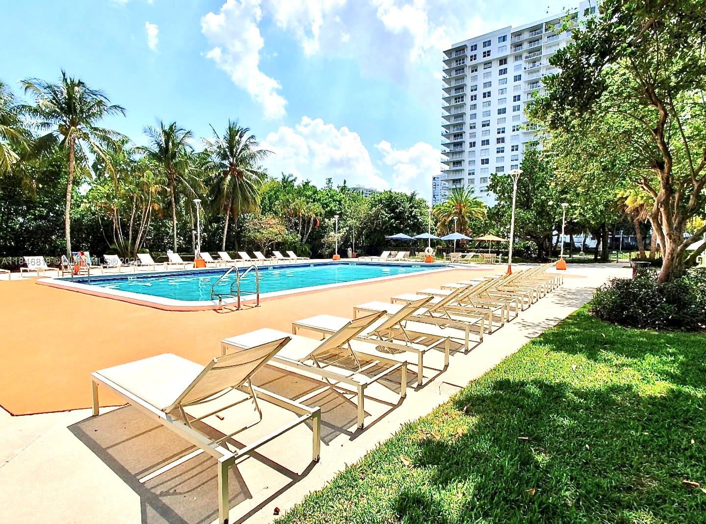 2851 NE 183rd St # 1508E