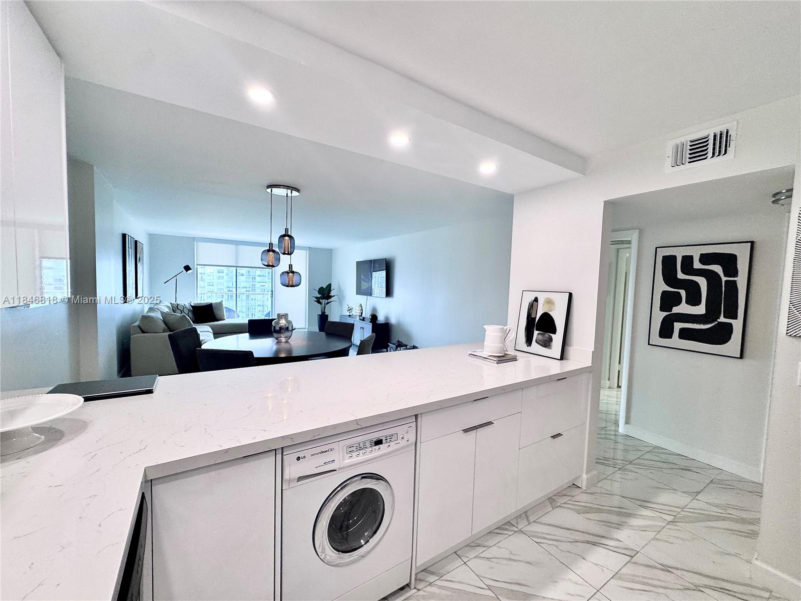 2851 NE 183rd St # 1508E