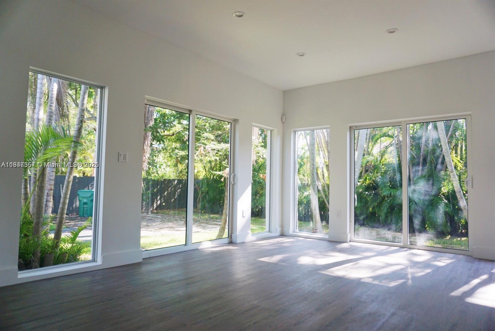 2450 SW 19th Ave Unit: -