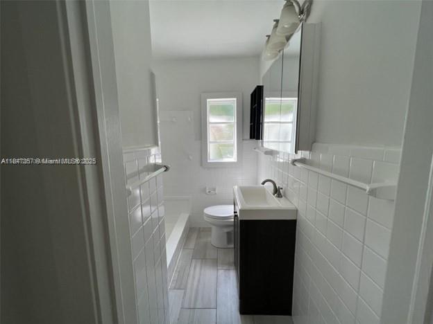 2450 SW 19th Ave Unit: -