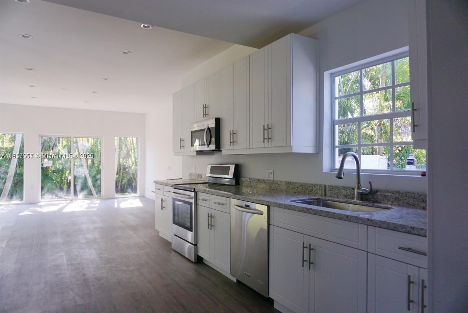 2450 SW 19th Ave Unit: -