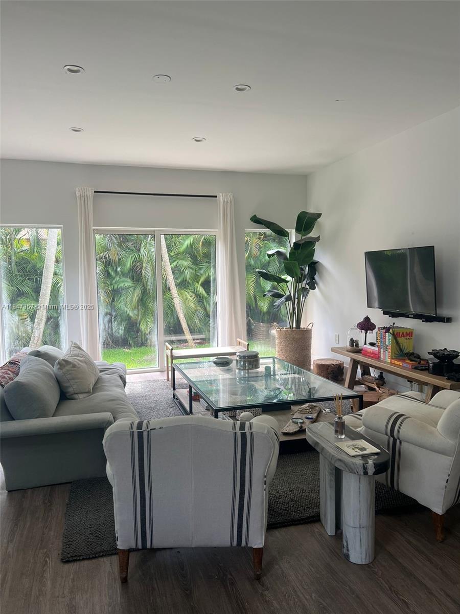 2450 SW 19th Ave Unit: -