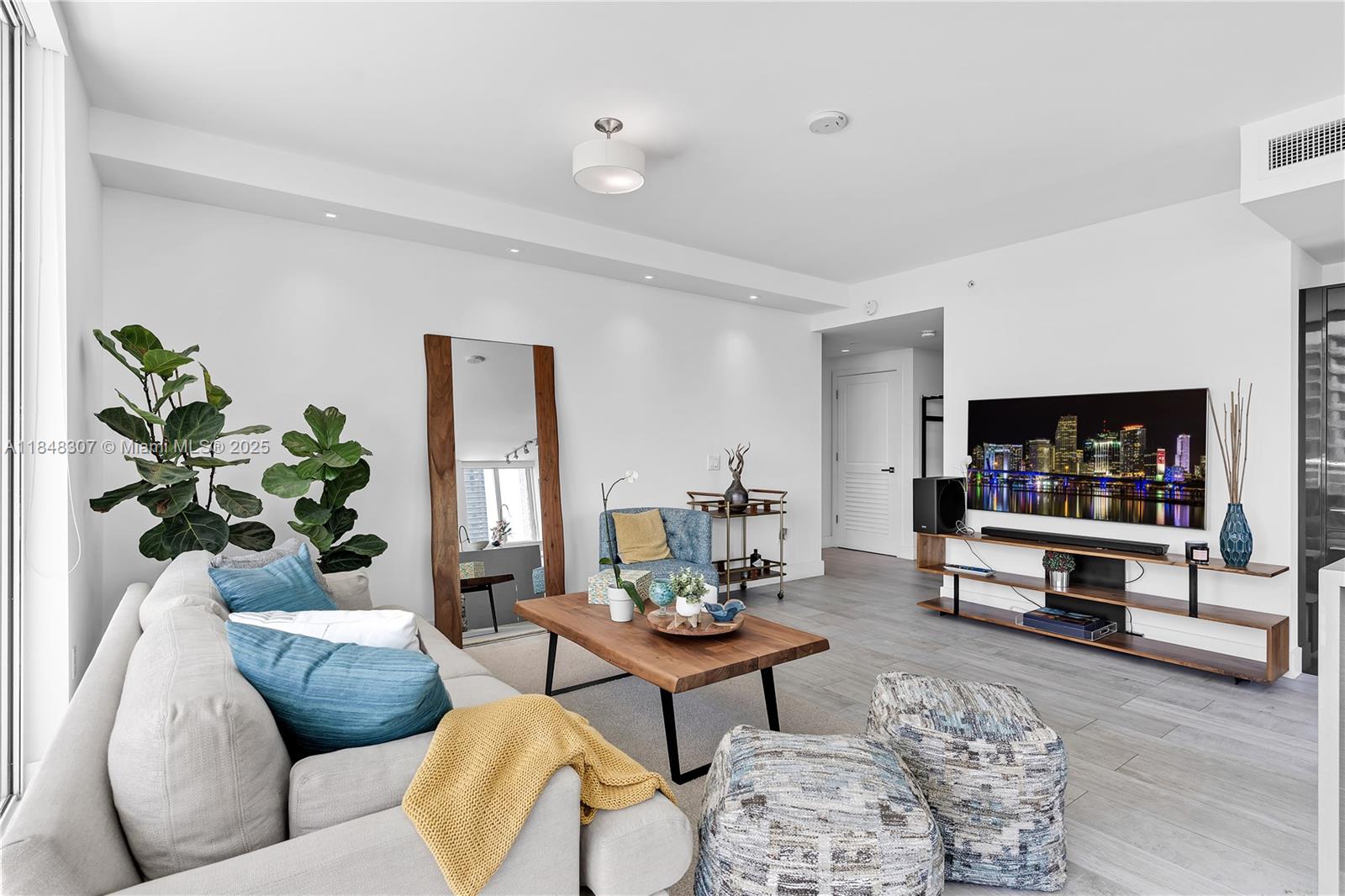 1080 Brickell Ave # 2601