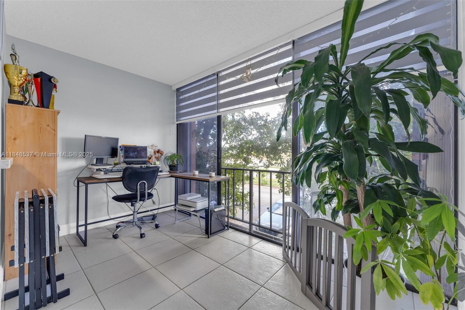 9440 W Flagler St # 203