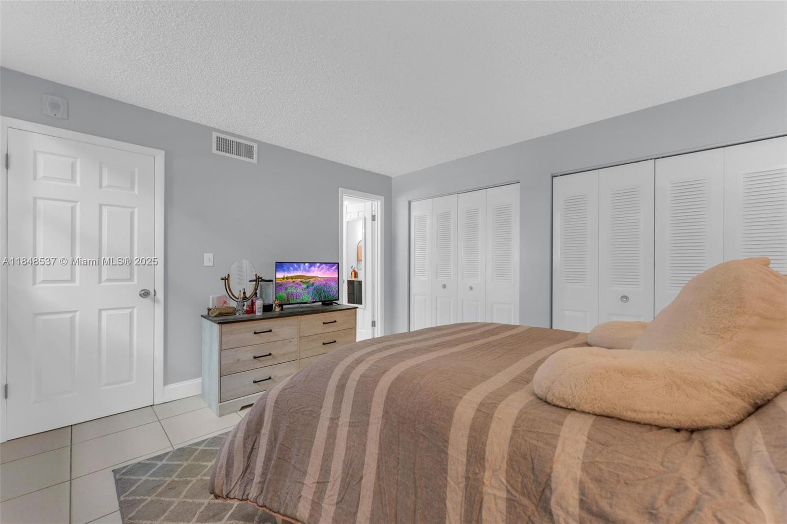 9440 W Flagler St # 203