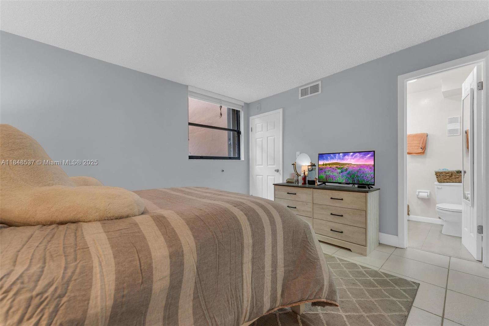 9440 W Flagler St # 203