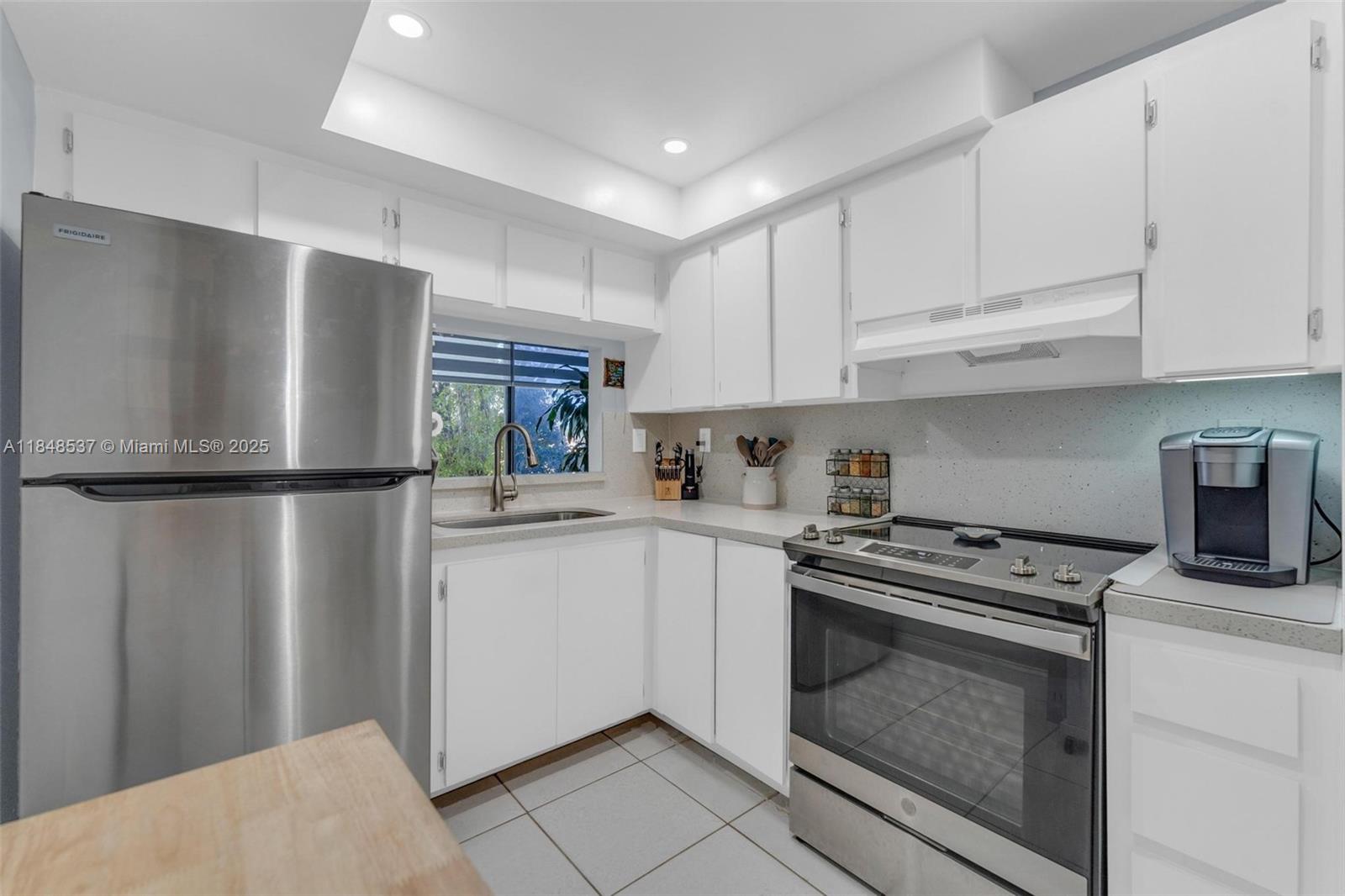 9440 W Flagler St # 203