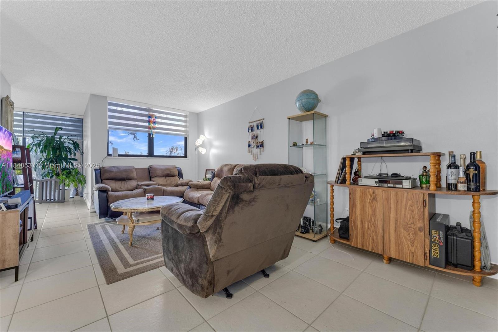 9440 W Flagler St # 203