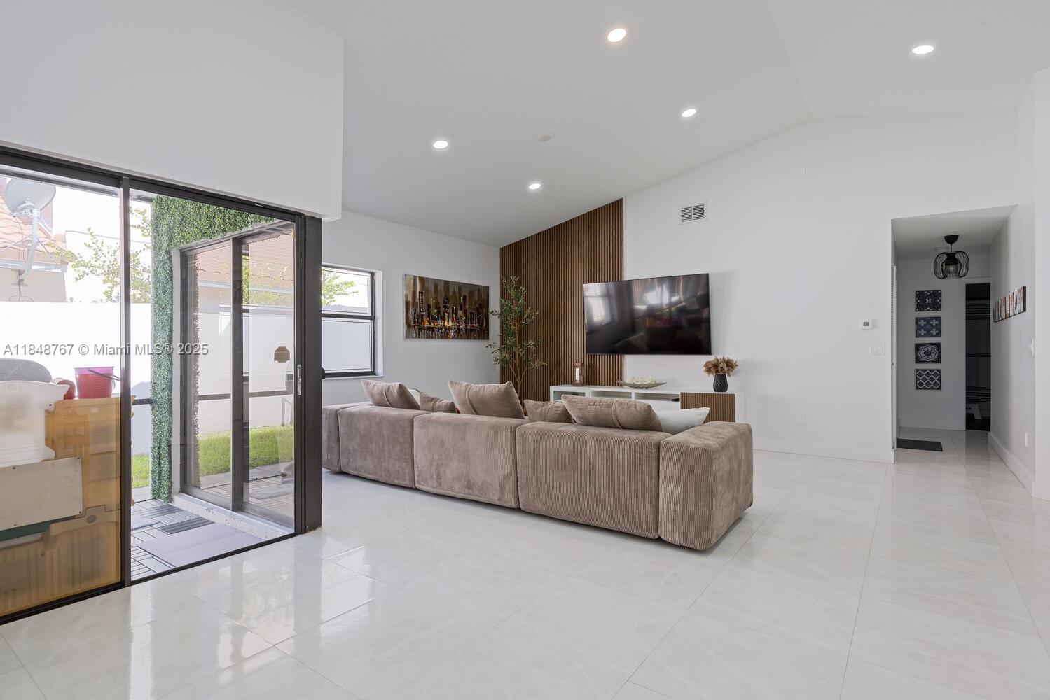 15060 Norfolk Ln