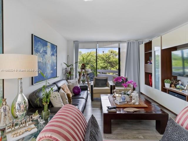 2501 Brickell Ave # 307