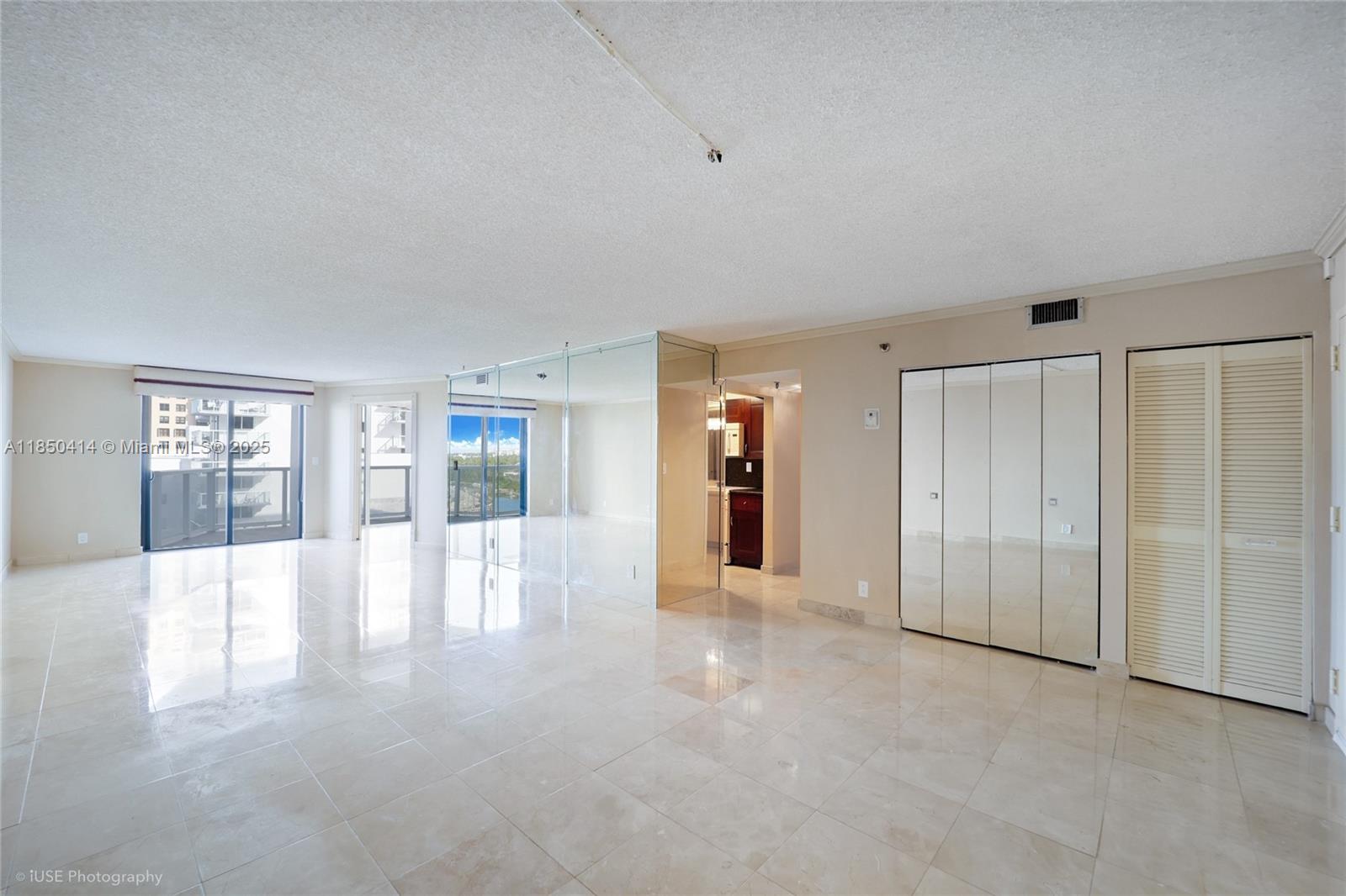 2401 Collins Ave # 1109