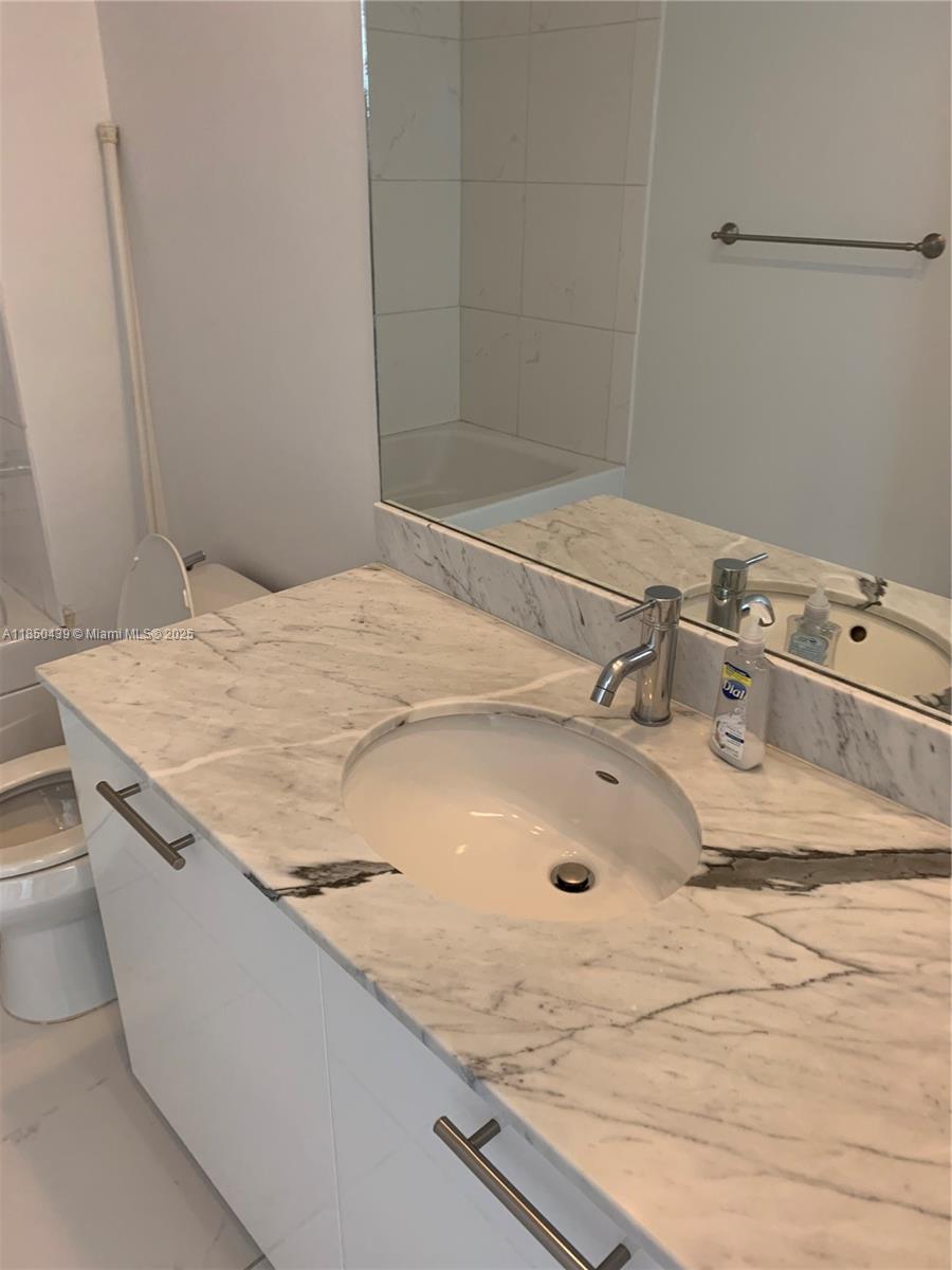950 BRICKELL BAY DR # 4303