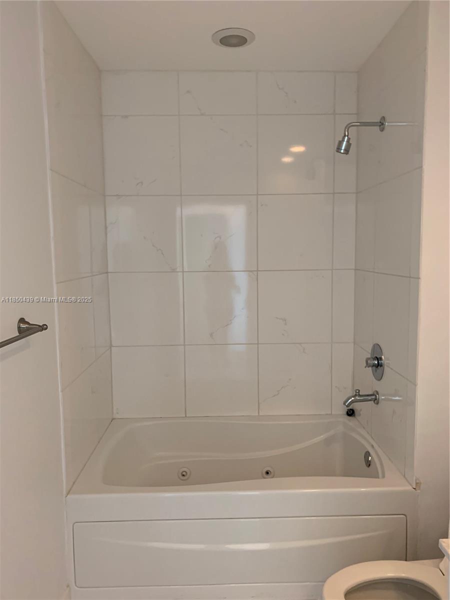 950 BRICKELL BAY DR # 4303