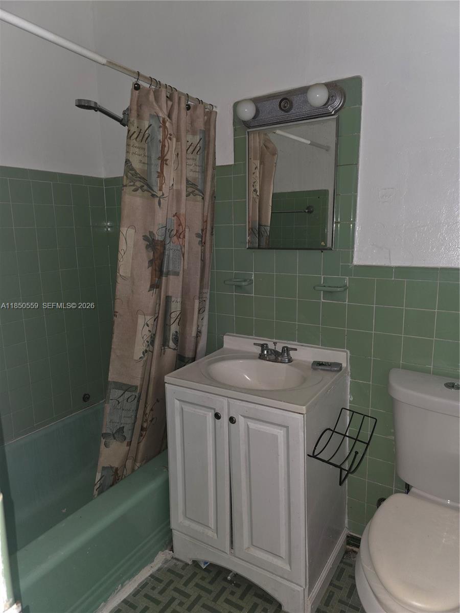 163 NW 18th Ct