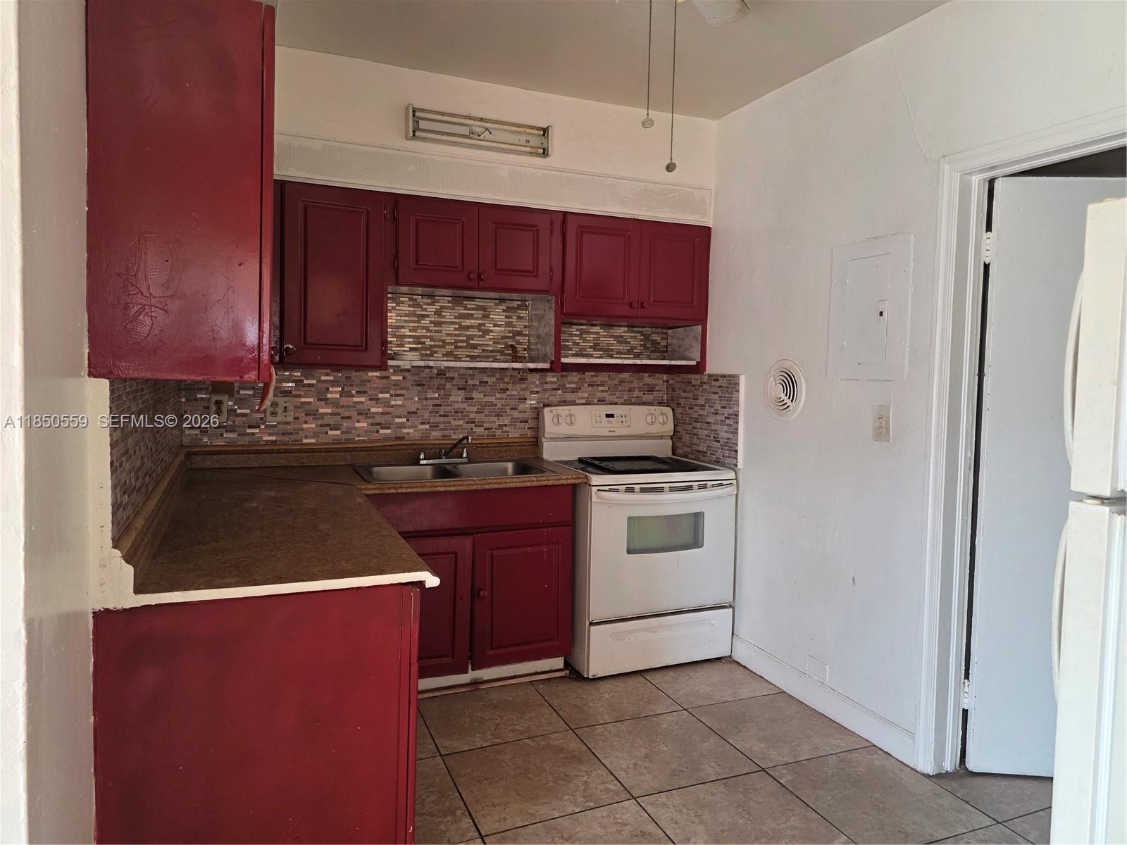 163 NW 18th Ct