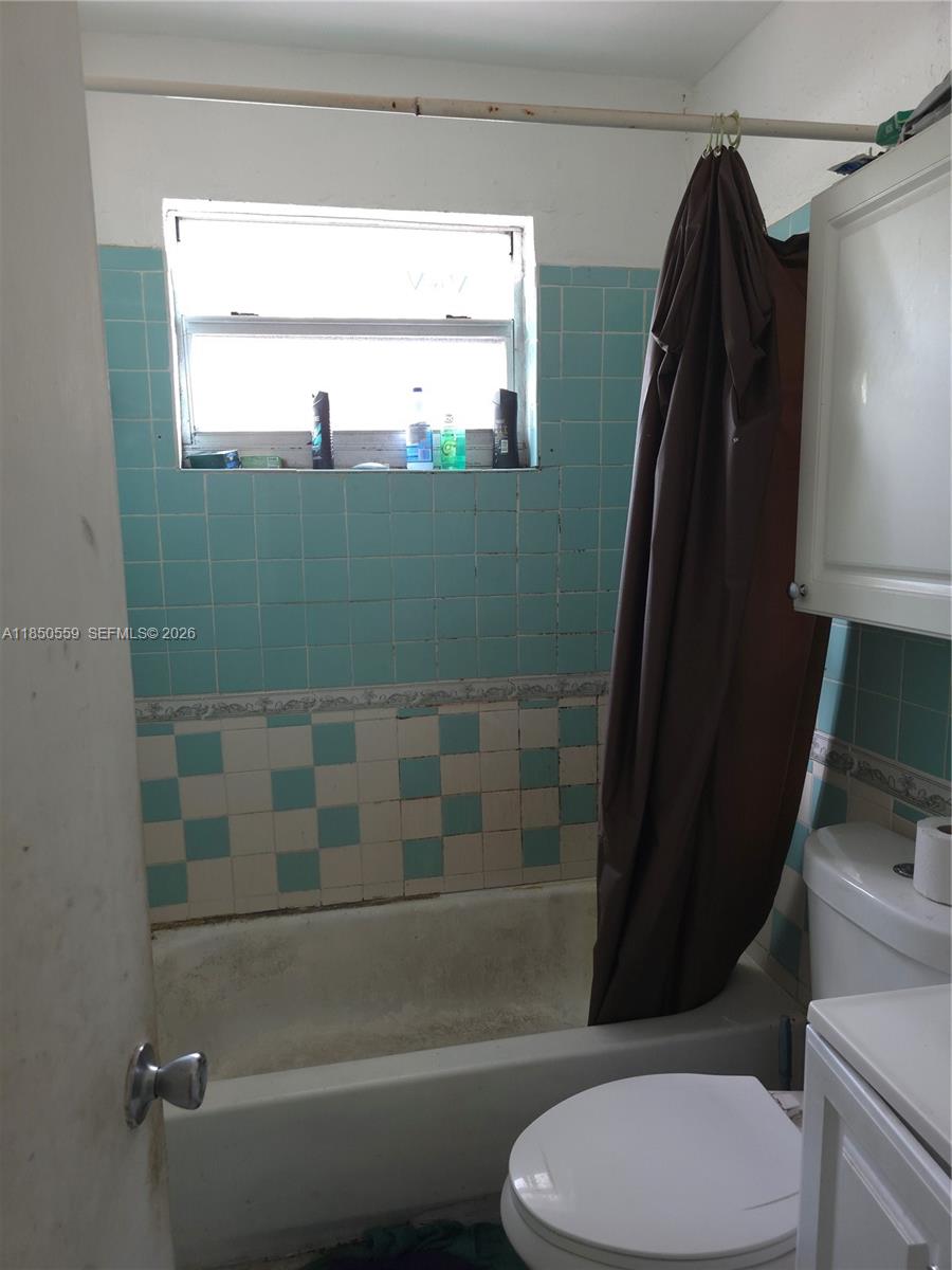 163 NW 18th Ct