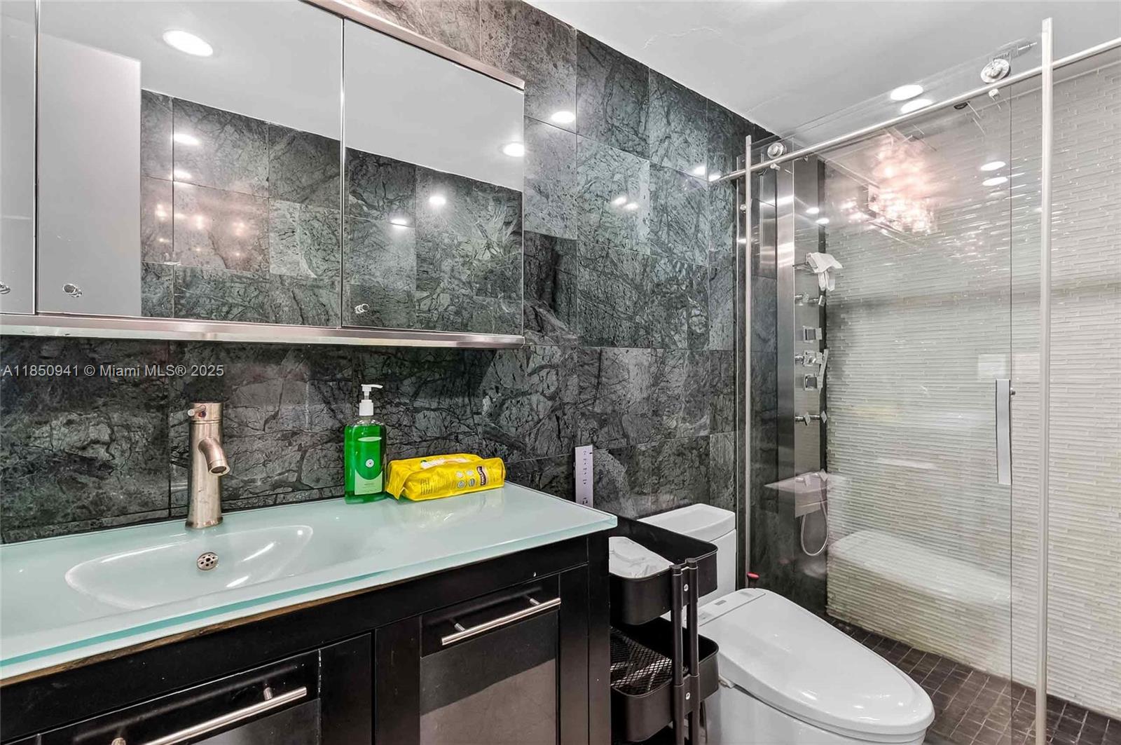 300 Bayview Dr # 1616