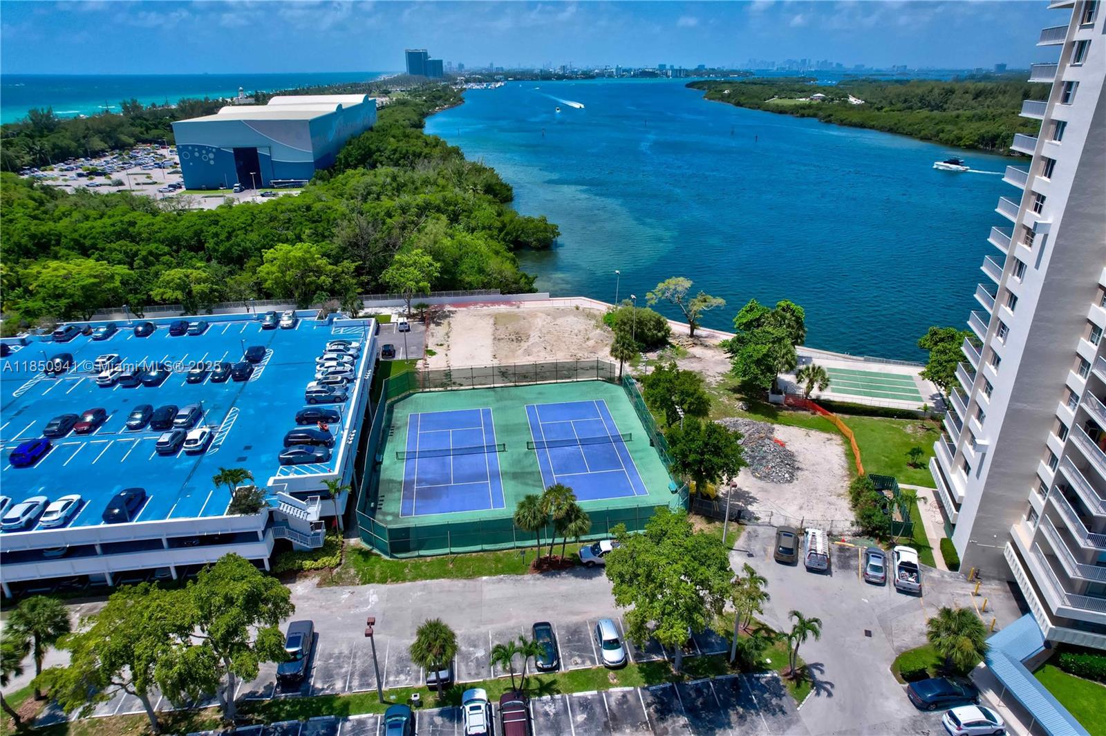 300 Bayview Dr # 1616