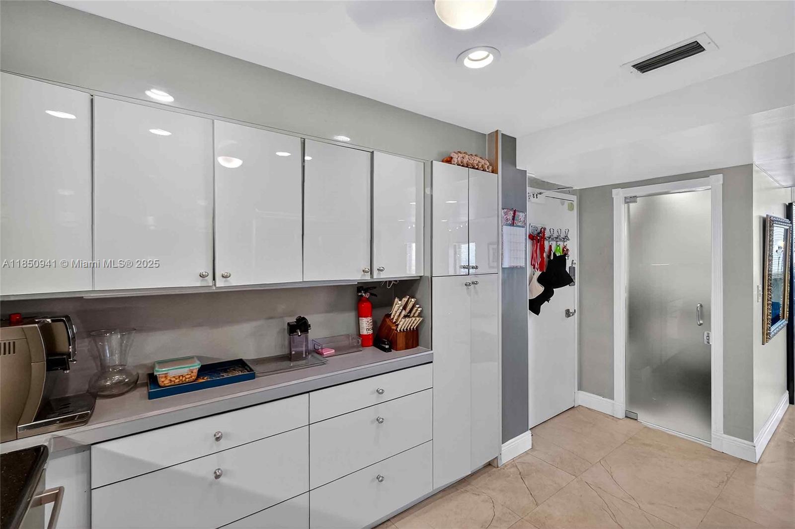 300 Bayview Dr # 1616