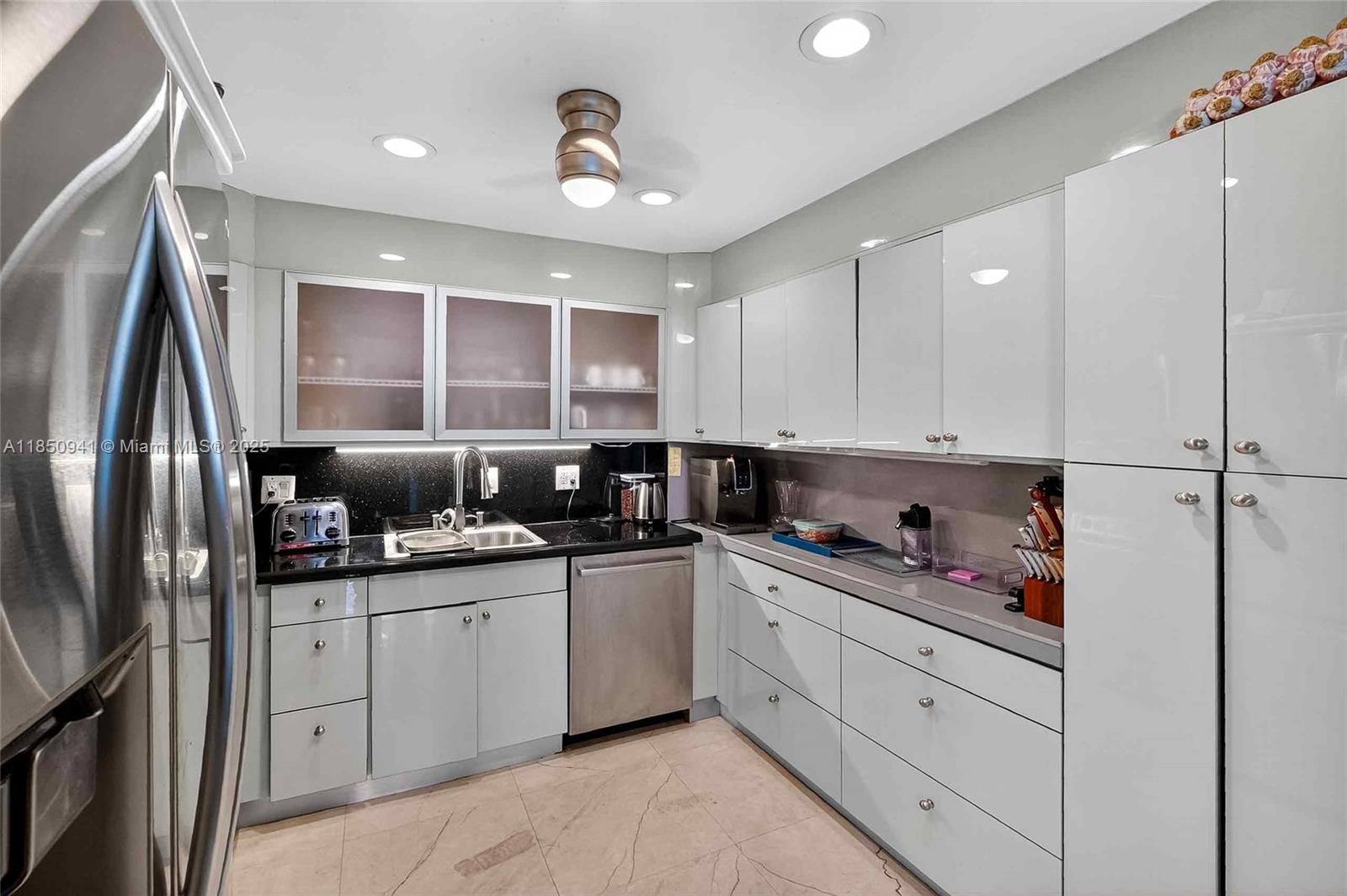 300 Bayview Dr # 1616