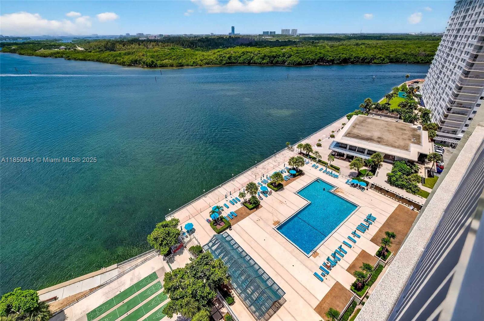 300 Bayview Dr # 1616