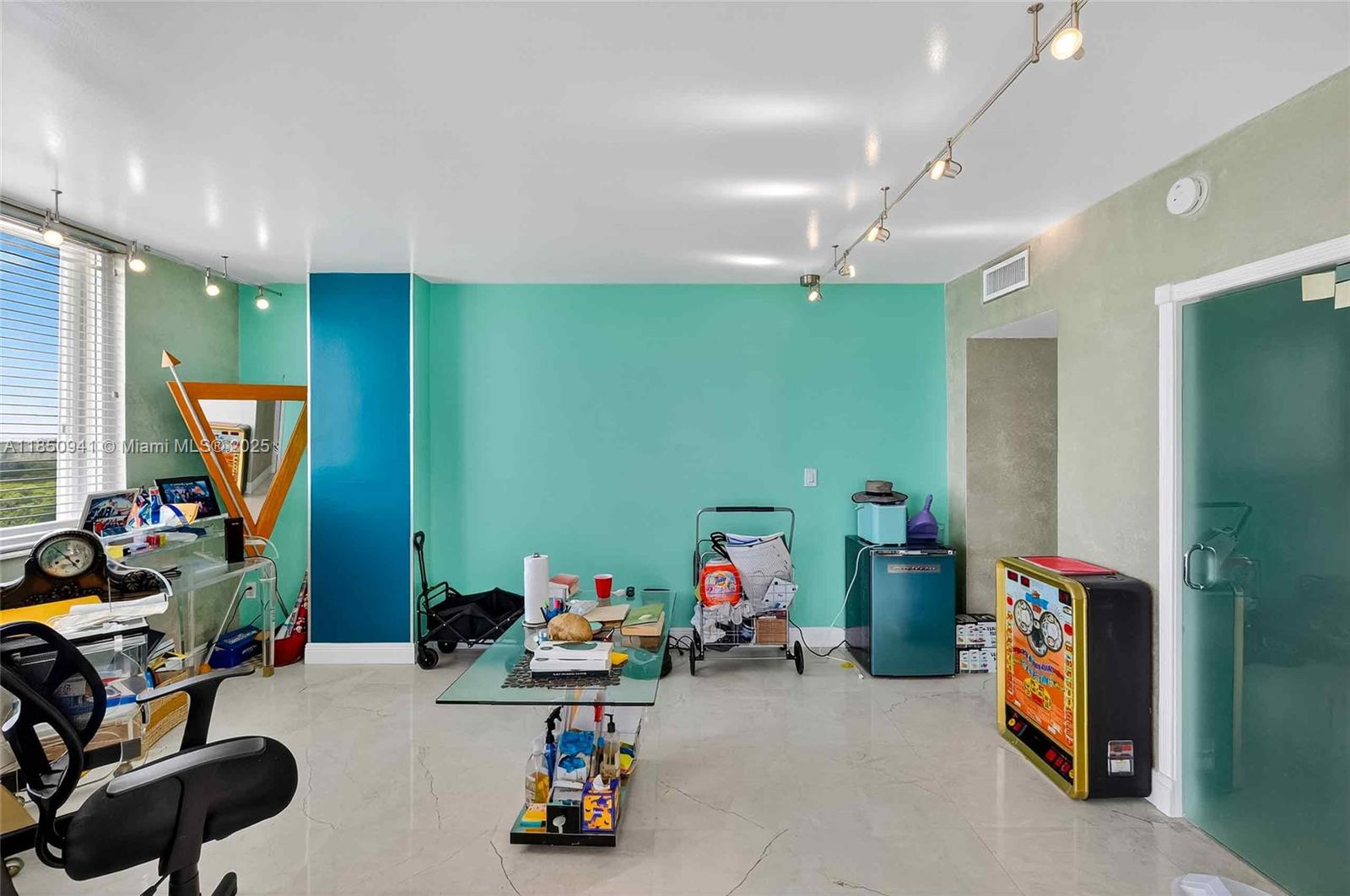 300 Bayview Dr # 1616