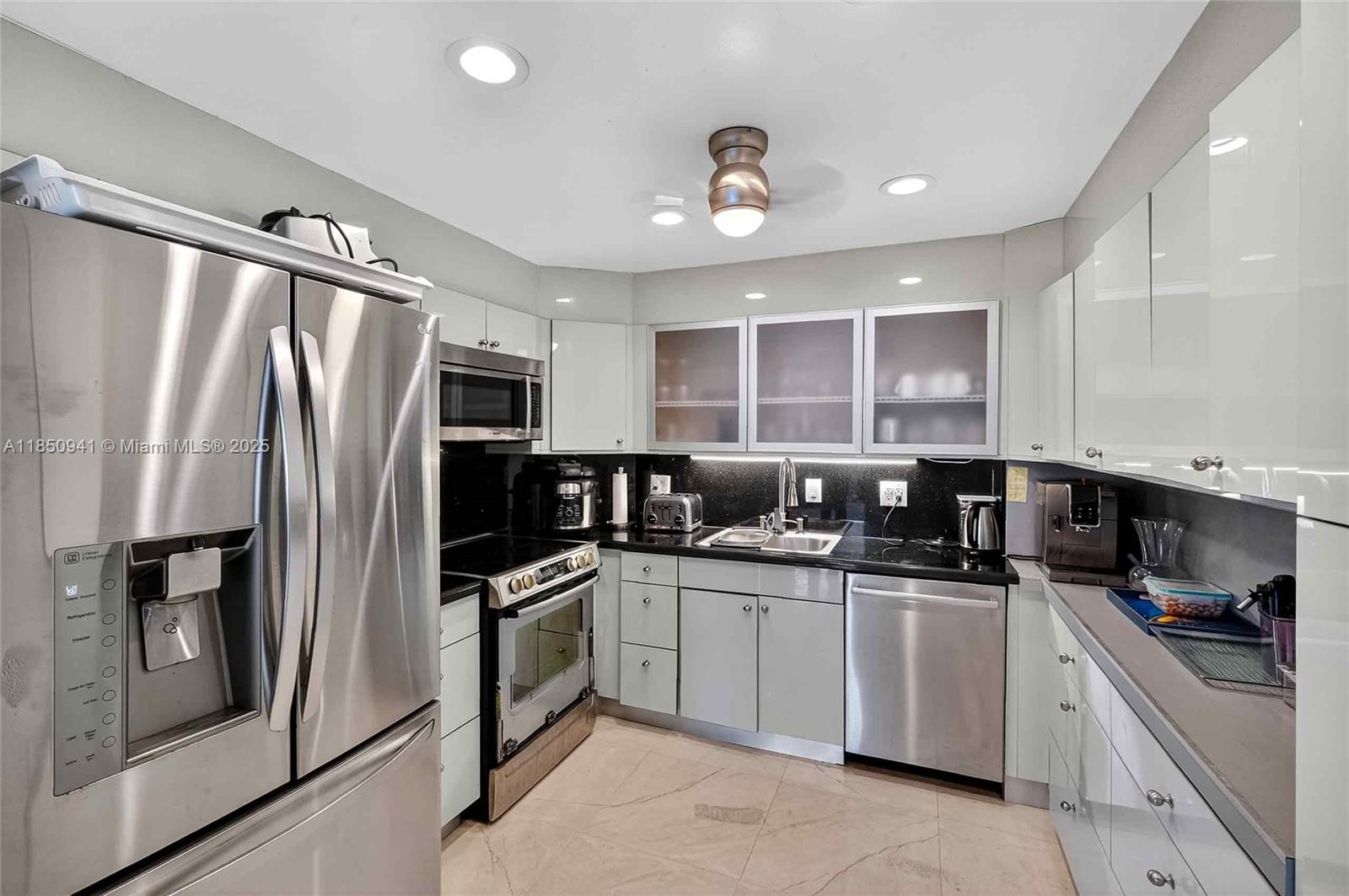 300 Bayview Dr # 1616