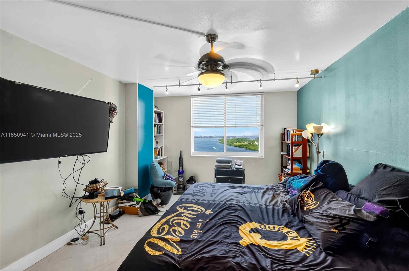 300 Bayview Dr # 1616