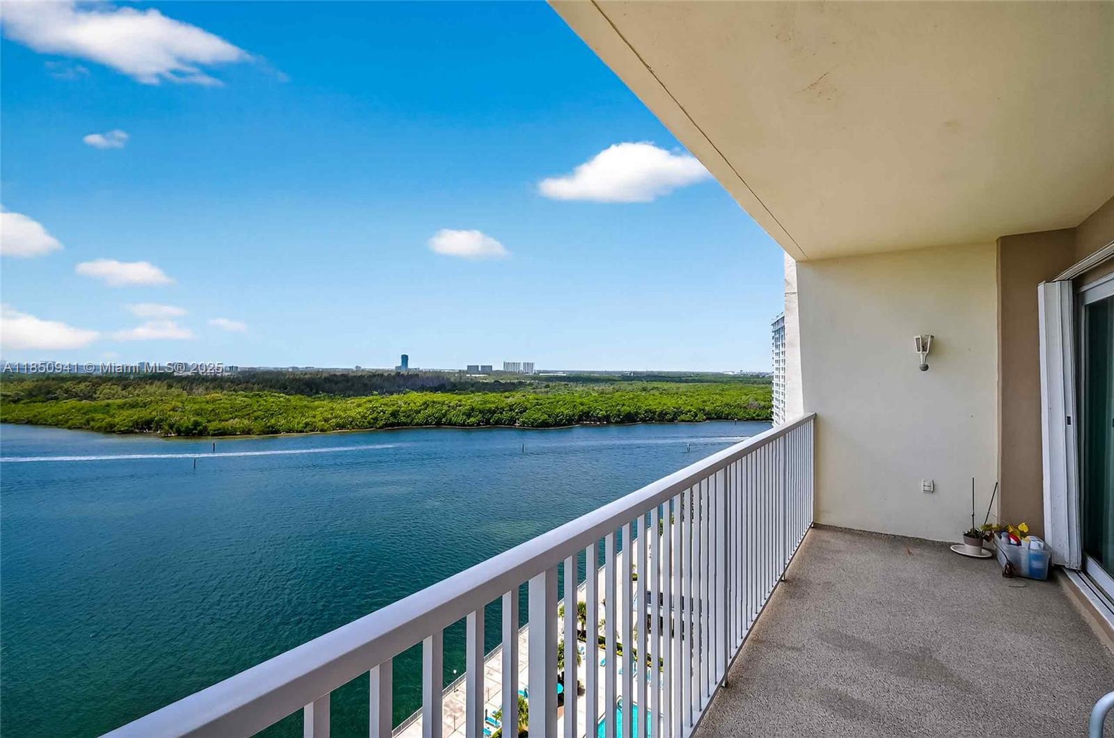 300 Bayview Dr # 1616