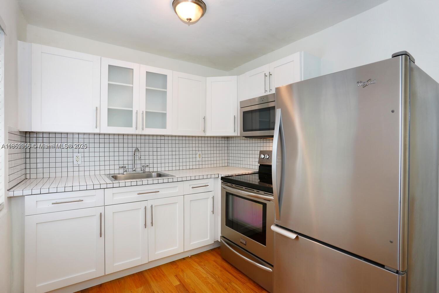 27 Phoenetia Ave # 3