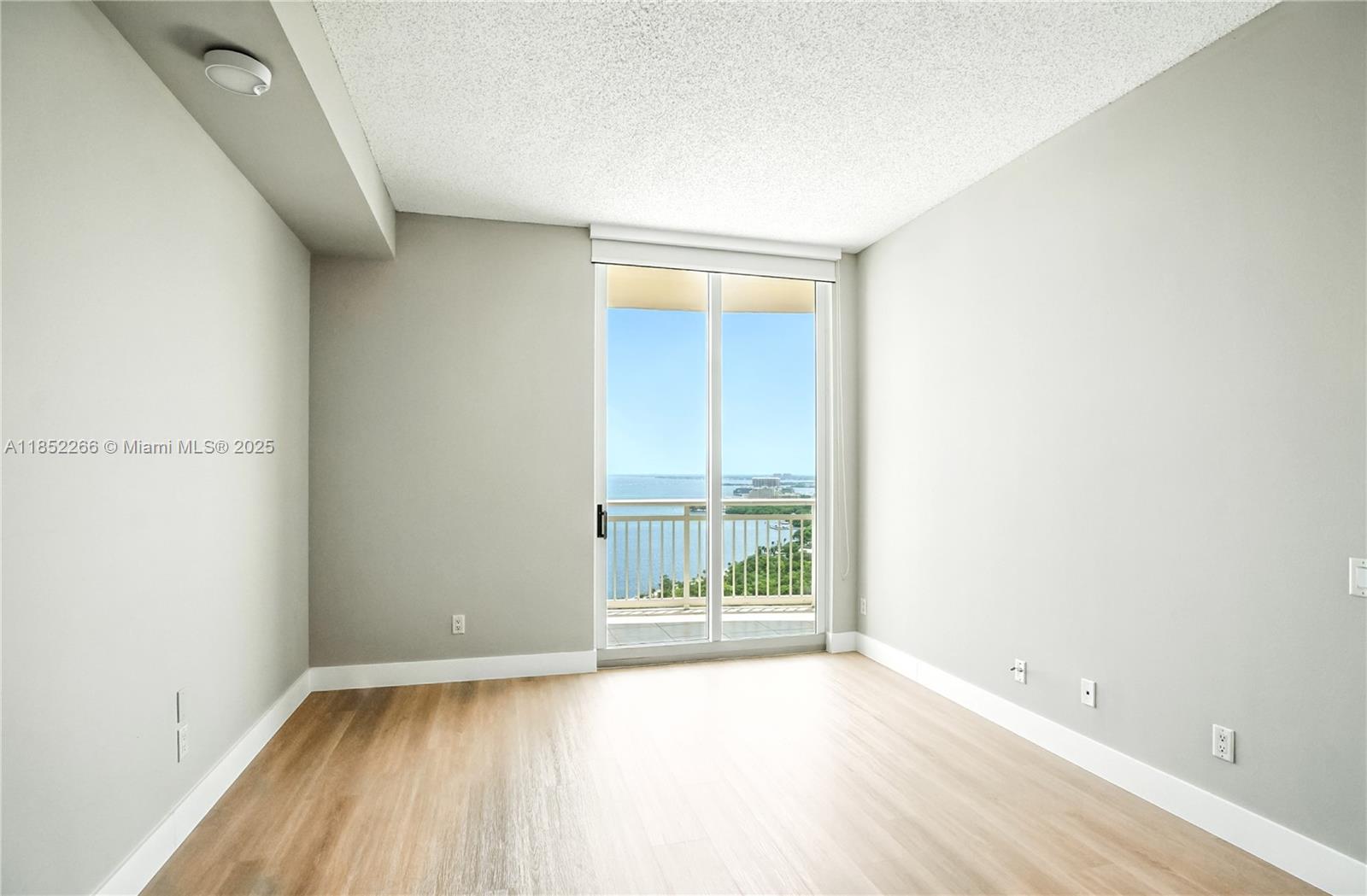 2475 Brickell Ave # 2610