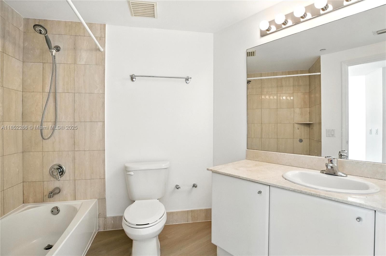 2475 Brickell Ave # 2610